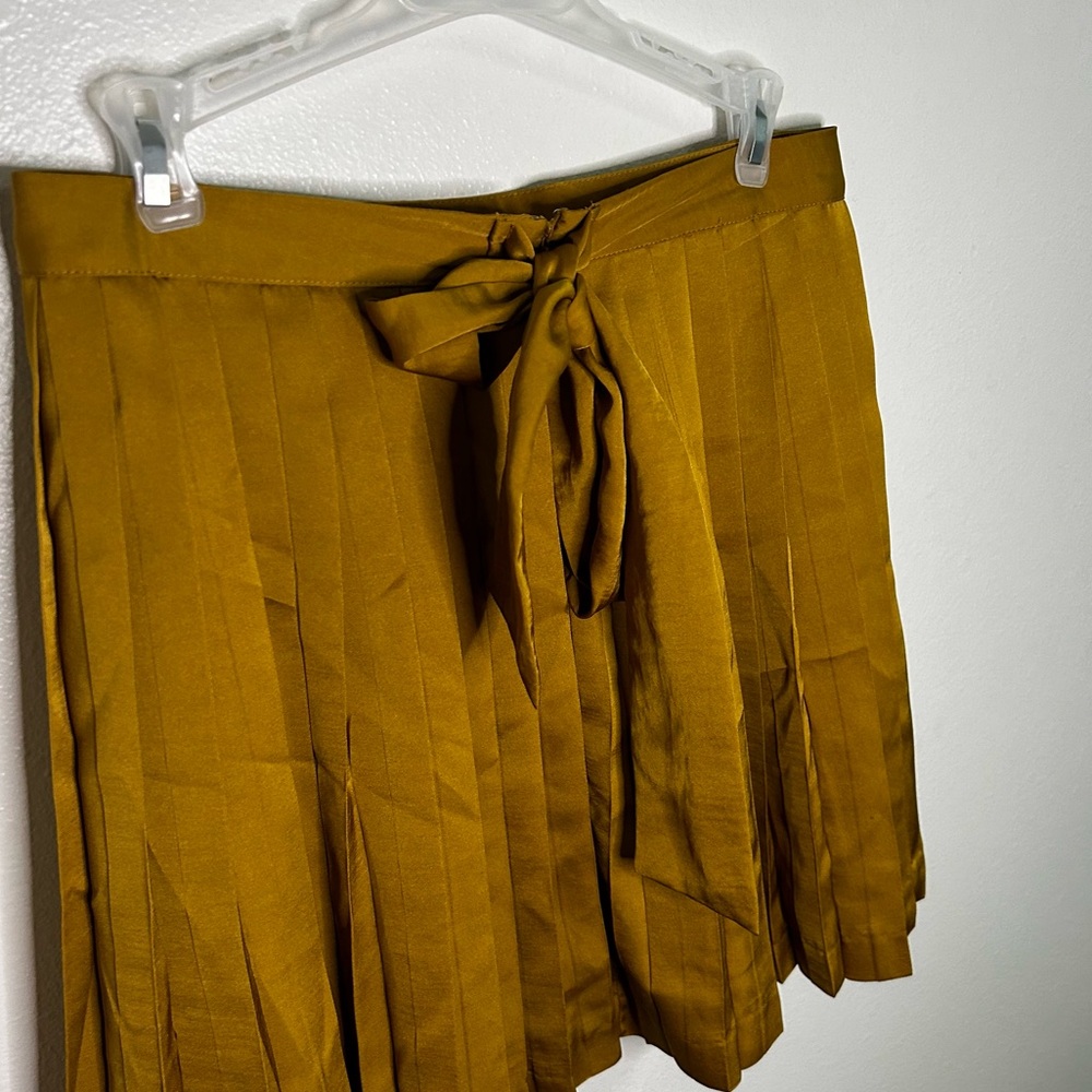 NWT Gap gold pleated bow back detail skirt - Picture 4 of 7